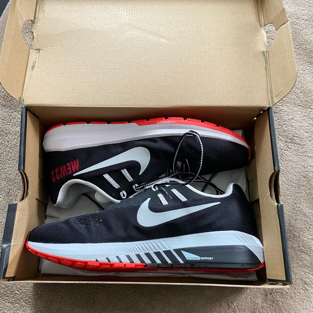 Men’s Nike’s Zooms 10 1/2 WIDE